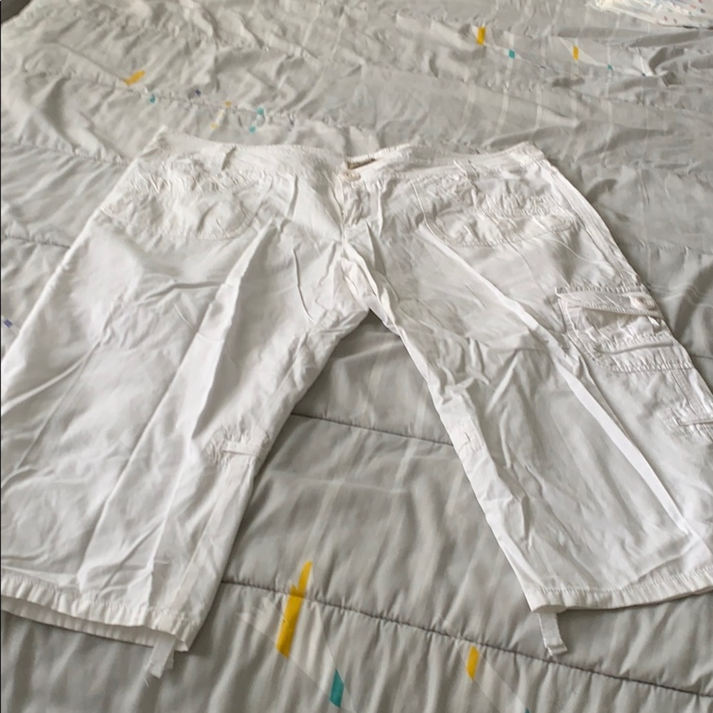 White cargo capris- like new!